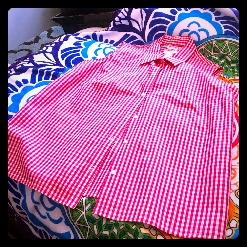Liz Claiborne sleeveless button up shirt.